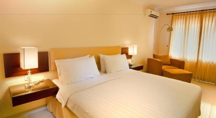 Country Heritage Resort Hotel Sorabaya Extérieur photo